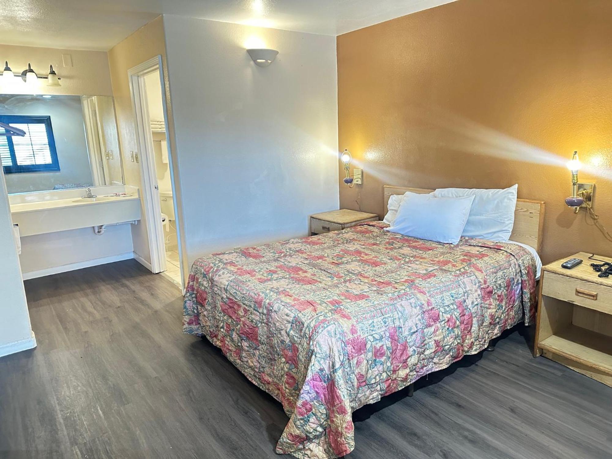 ווטסונוויל Royal Inn מראה חיצוני תמונה