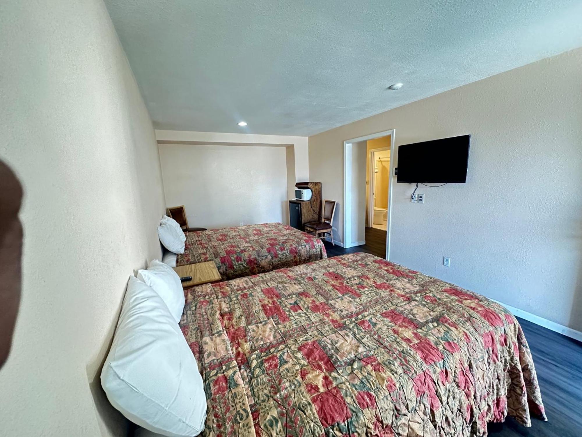 ווטסונוויל Royal Inn מראה חיצוני תמונה