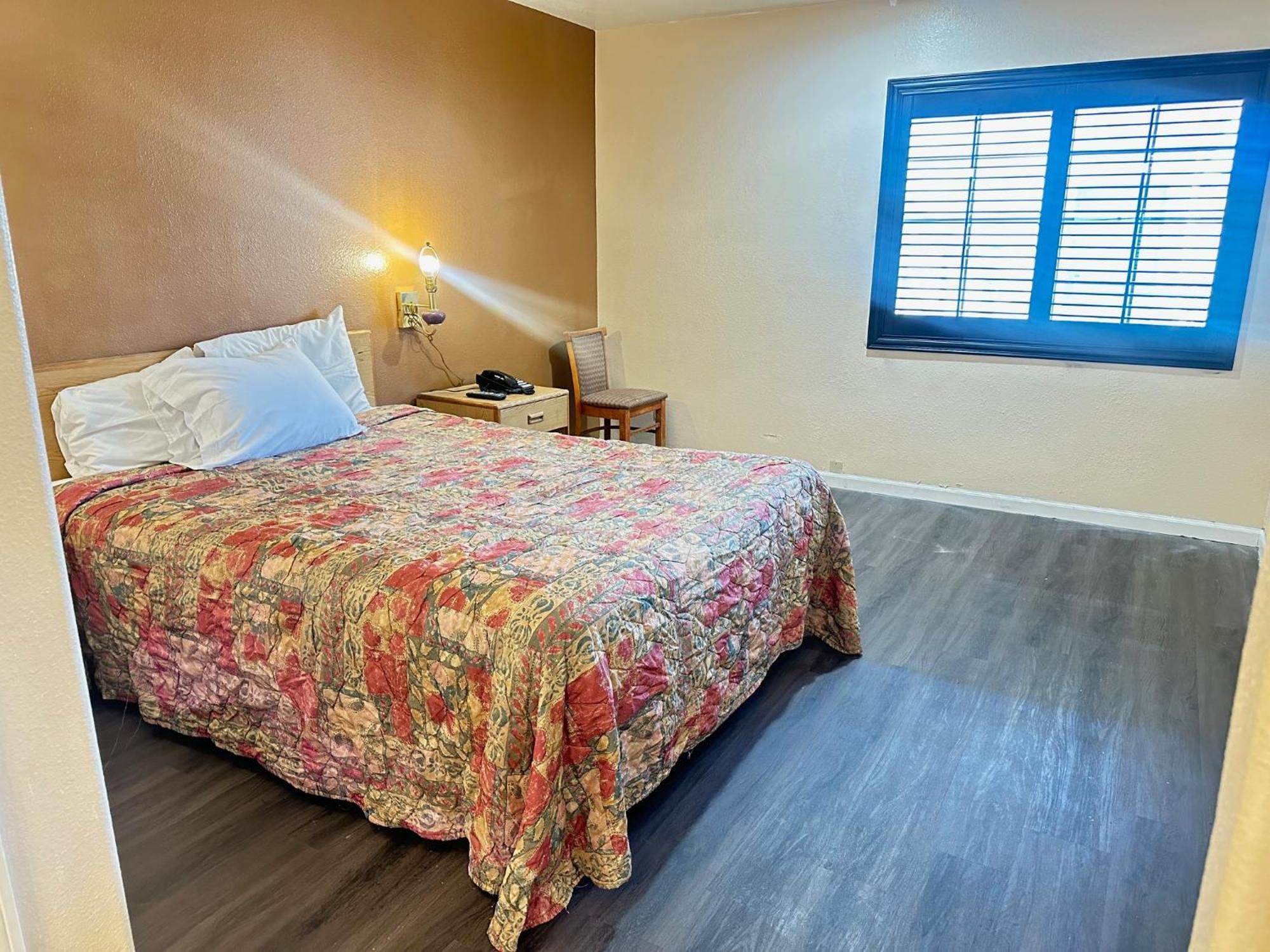 ווטסונוויל Royal Inn מראה חיצוני תמונה