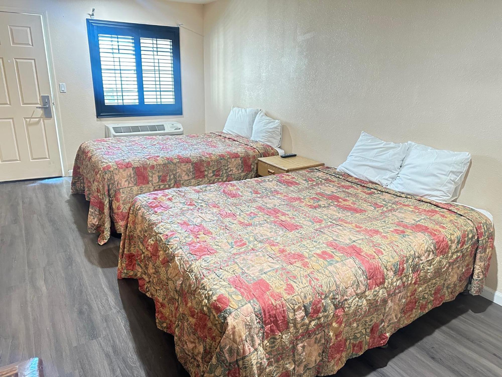 ווטסונוויל Royal Inn מראה חיצוני תמונה
