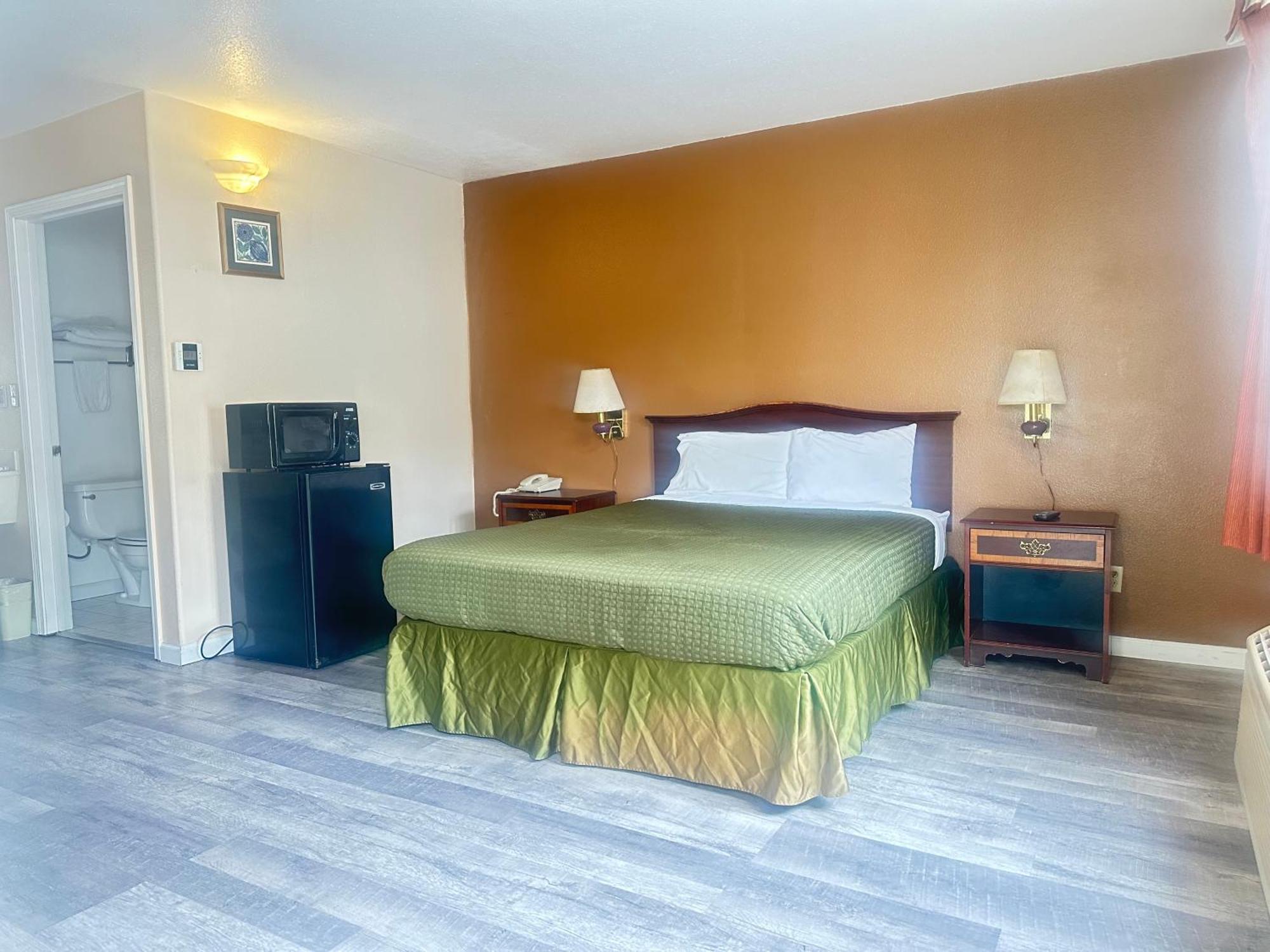 ווטסונוויל Royal Inn מראה חיצוני תמונה
