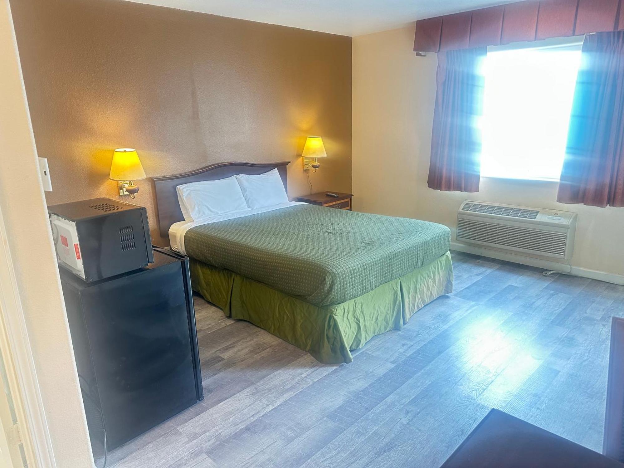 ווטסונוויל Royal Inn מראה חיצוני תמונה
