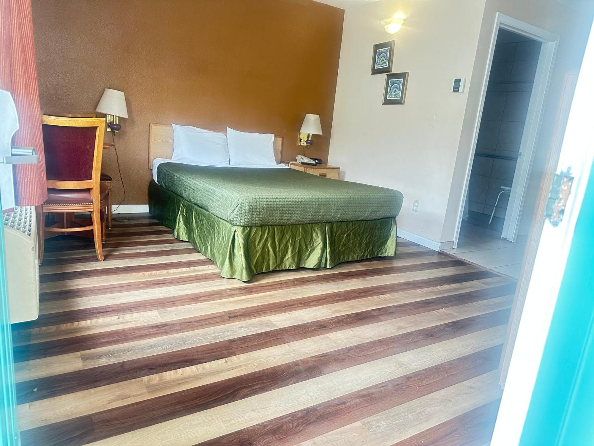 ווטסונוויל Royal Inn מראה חיצוני תמונה