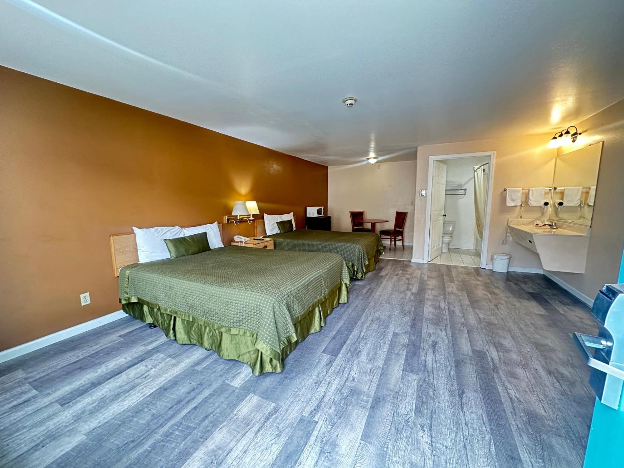 ווטסונוויל Royal Inn מראה חיצוני תמונה
