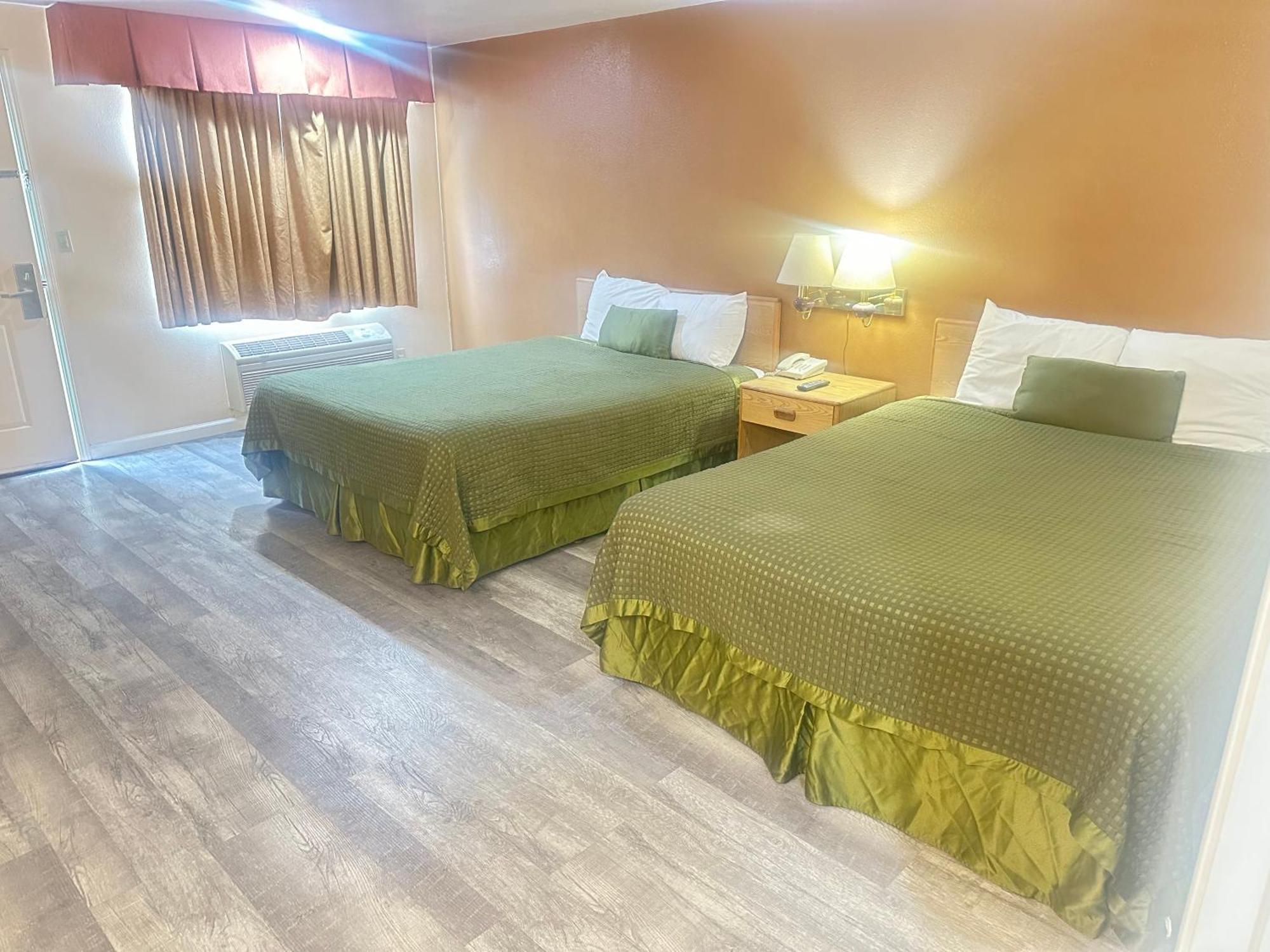 ווטסונוויל Royal Inn מראה חיצוני תמונה
