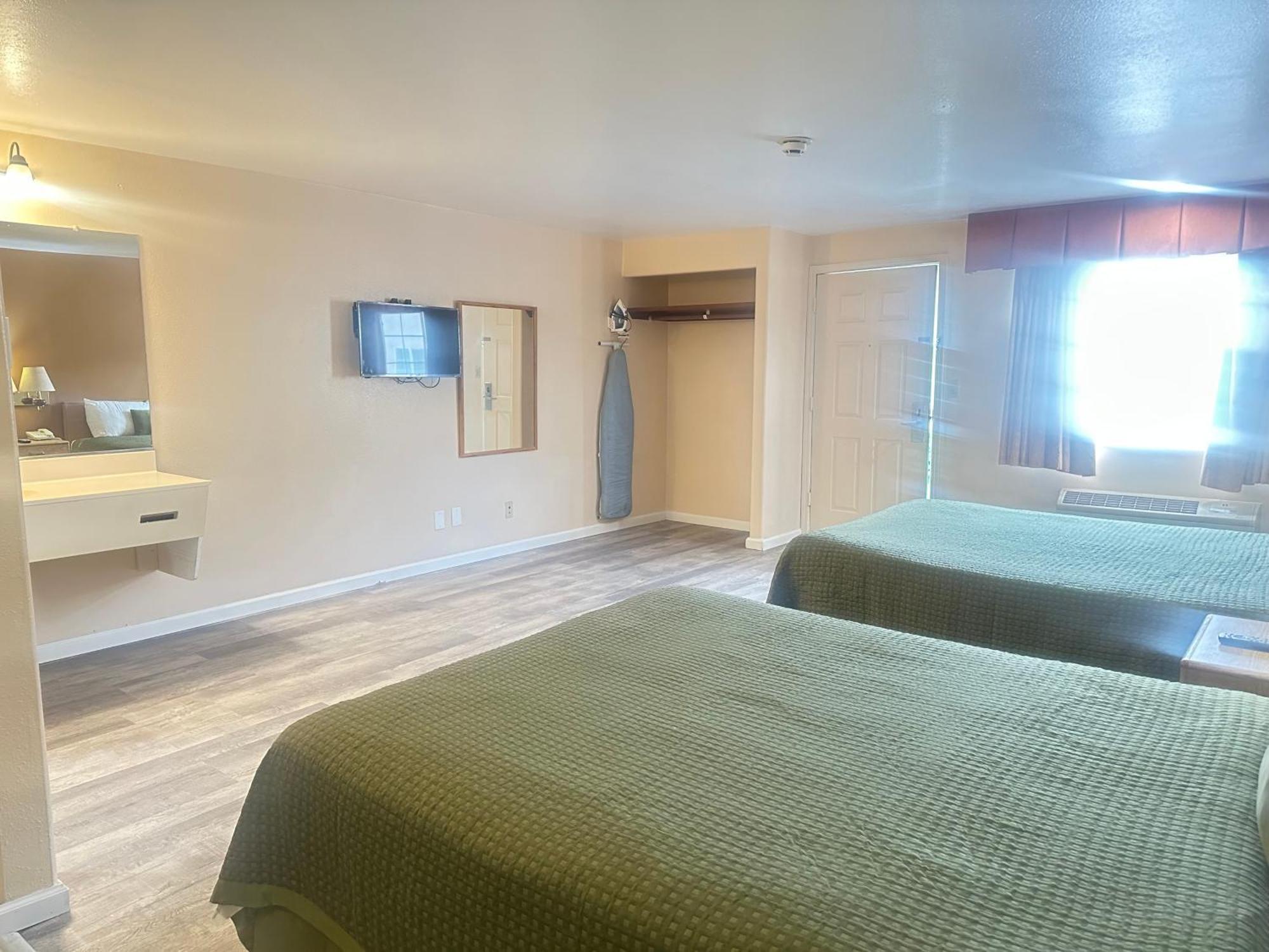 ווטסונוויל Royal Inn מראה חיצוני תמונה