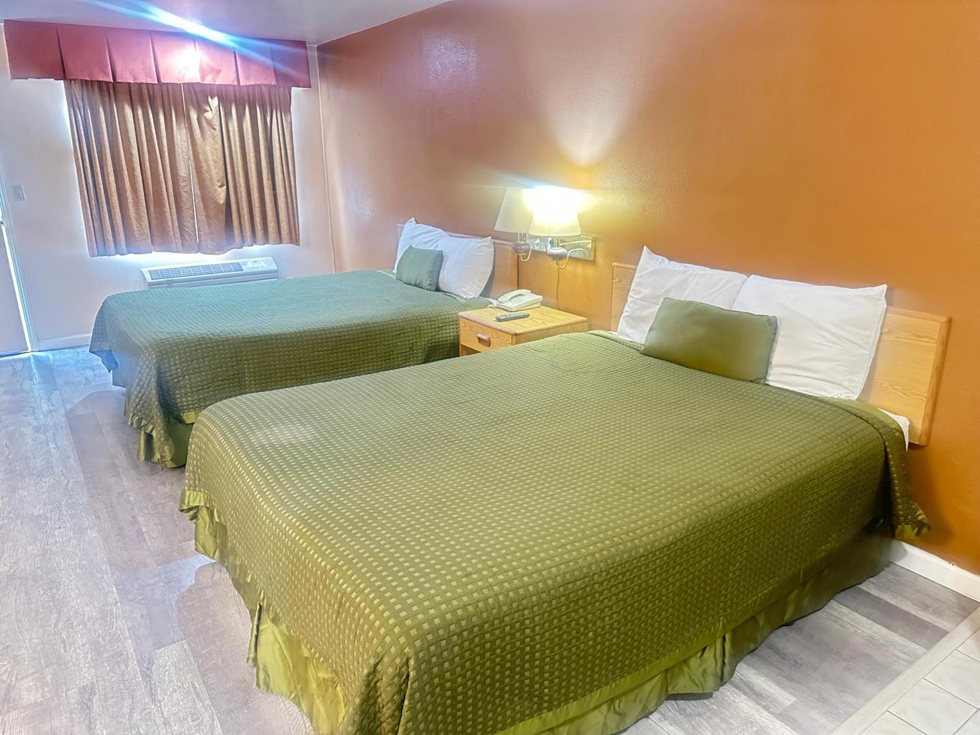 ווטסונוויל Royal Inn מראה חיצוני תמונה