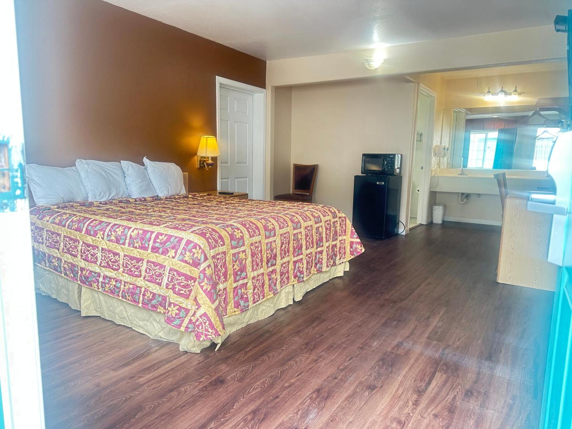 ווטסונוויל Royal Inn מראה חיצוני תמונה