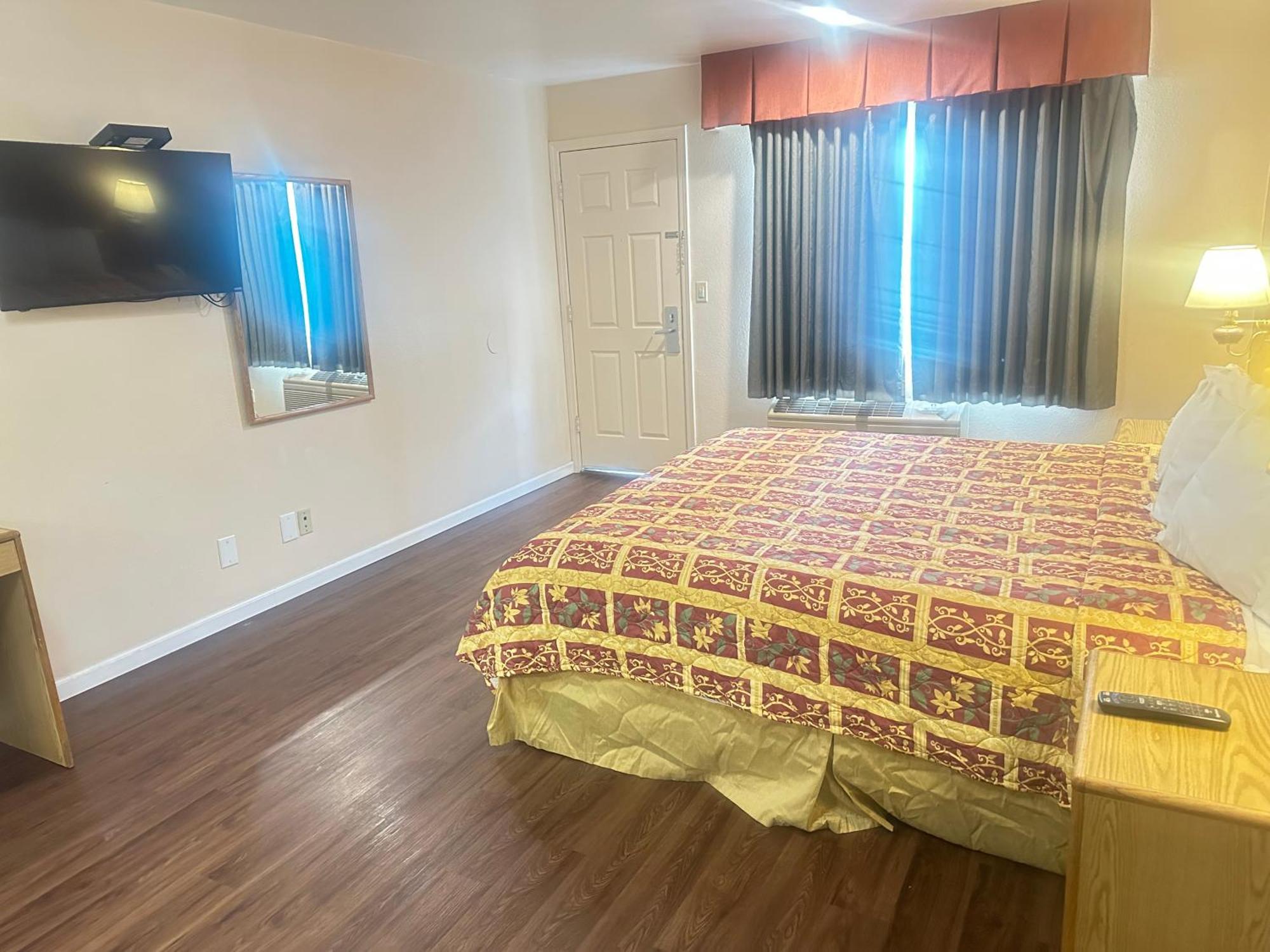 ווטסונוויל Royal Inn מראה חיצוני תמונה